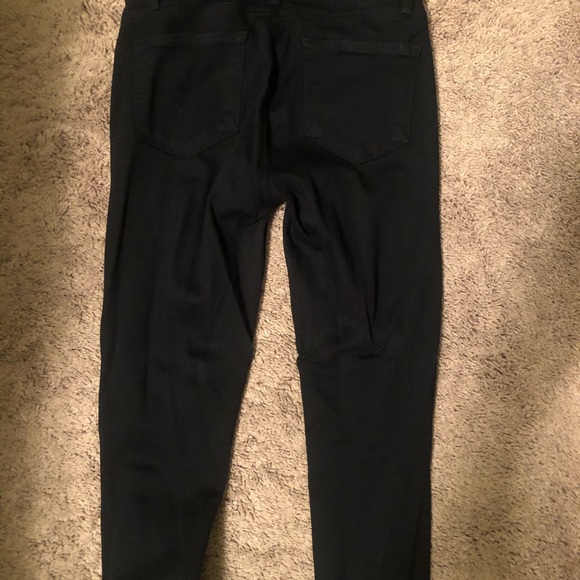 Paige verdugo crop - Picture 3 of 3